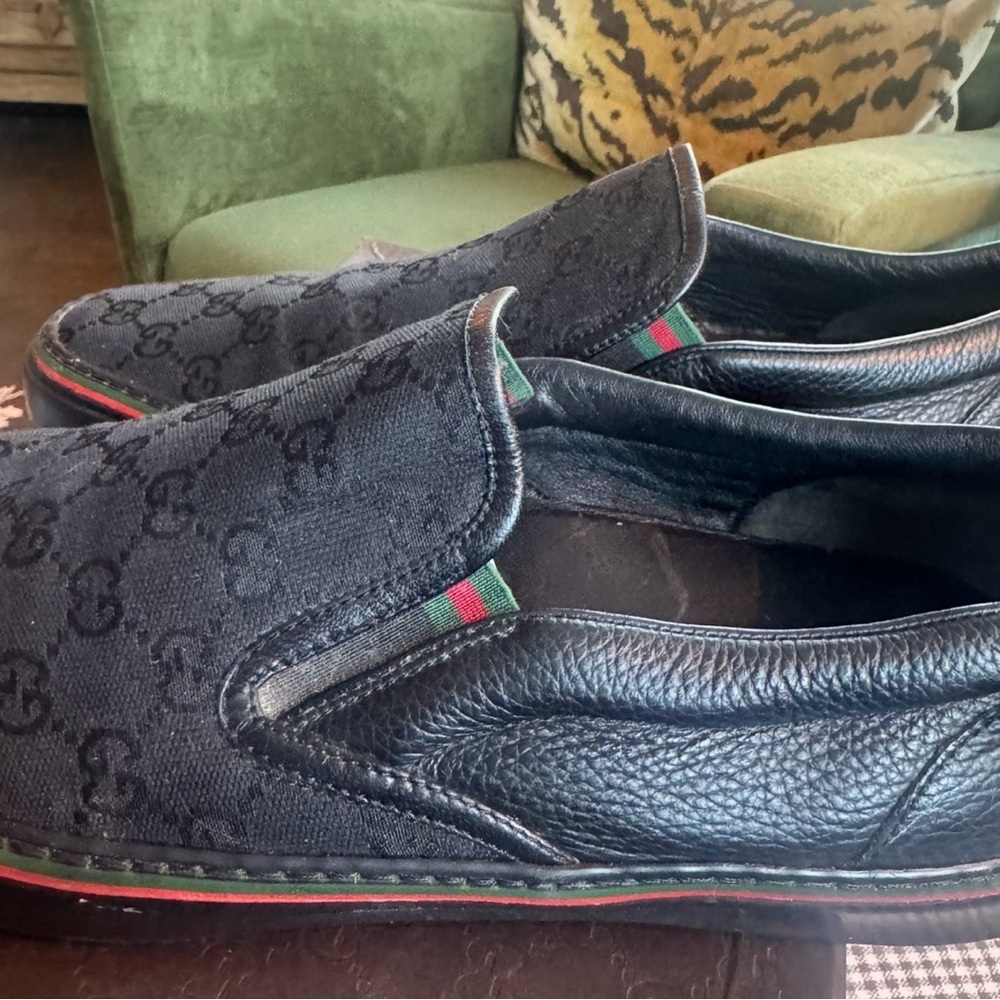Gucci Dublin Slip On Sneaker in Black GG Canvas with G/R/G detail. Size 10.5 - Picture 15 of 16